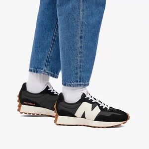 NWOT New Balance 327 Sneakers